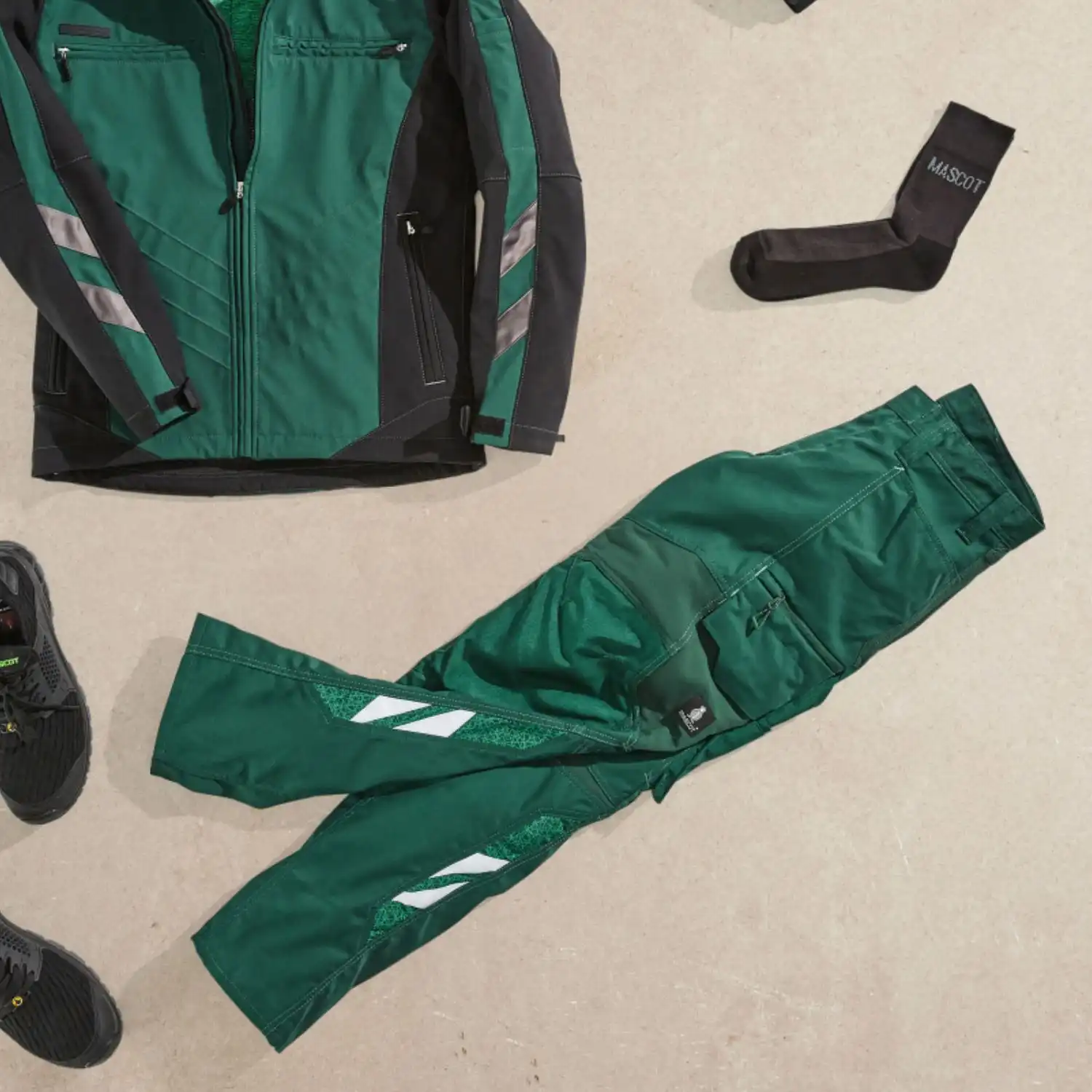 Bundhose "ACCELERATE" in grün, 76C46 (EU 23) - Thumbnail 5