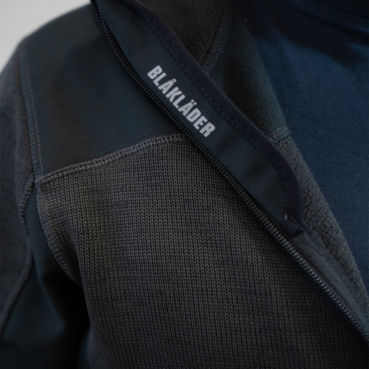 Strickjacke "4930" mit Softshell in dunkelgrau/schwarz, L - Thumbnail 6