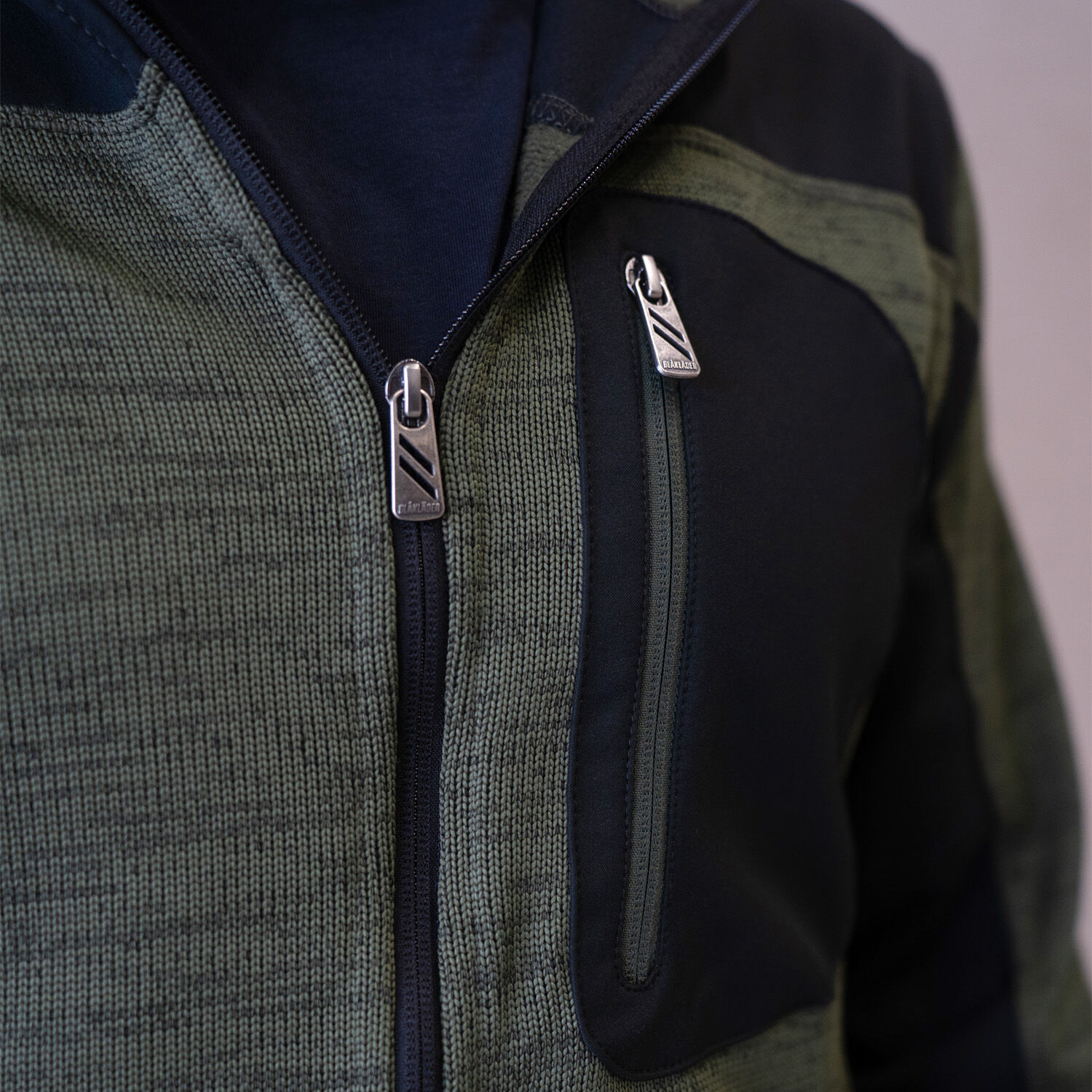 Strickjacke "4930" mit Softshell in armygrün/schwarz, 3XL - Thumbnail 6